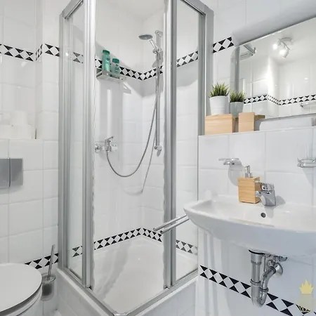 Pineapple - Mitte Iii - Free Parking